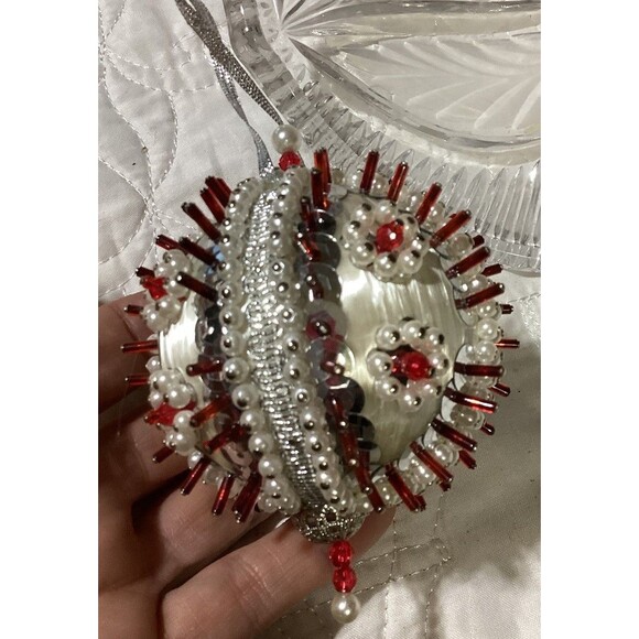 Sequin Beaded Push Pin 4 Christmas Ornaments Beautiful Red Silver & Green Balls - Picture 12 of 16
